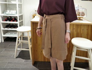 [Shipped the same day] stitch Belt Skirt - up to summer Carmel material chalrang and force-main door Breadth week
