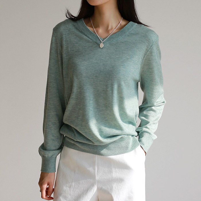 Roni V-neckline Knit