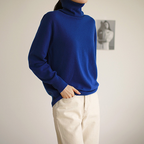 Holic Cash Turtleneck