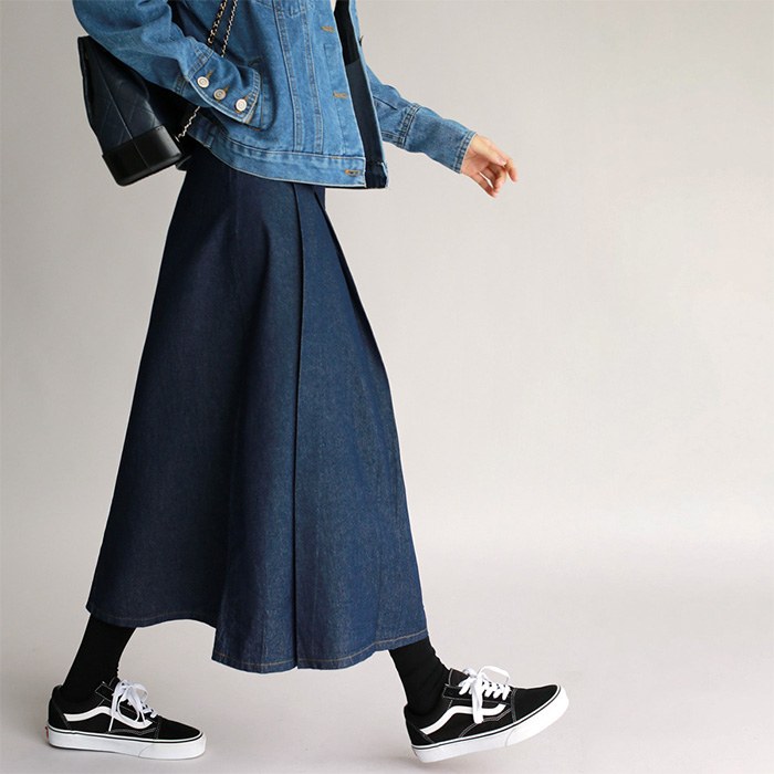 Pintuck denim skirt