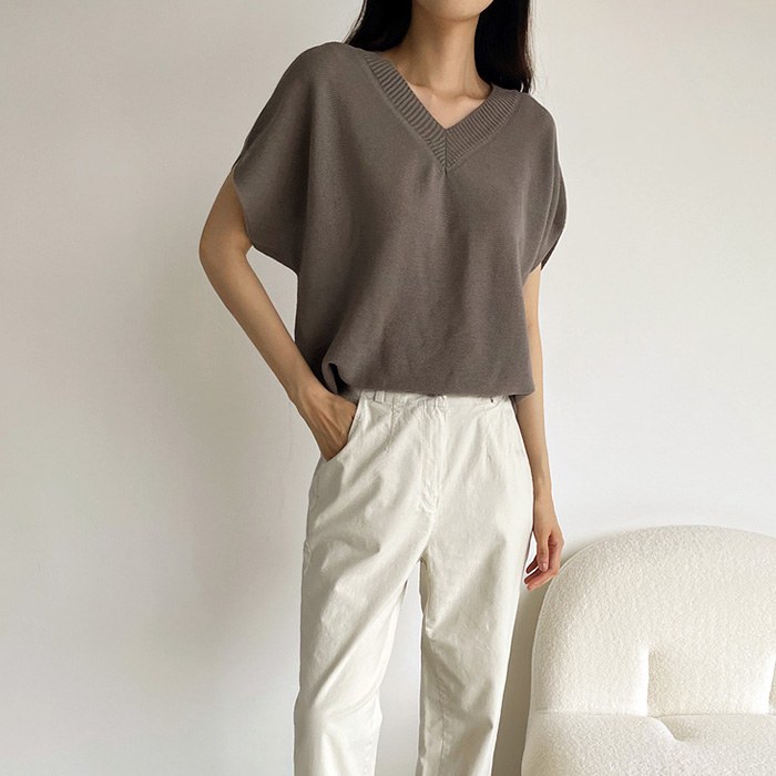 V-neck linen knit