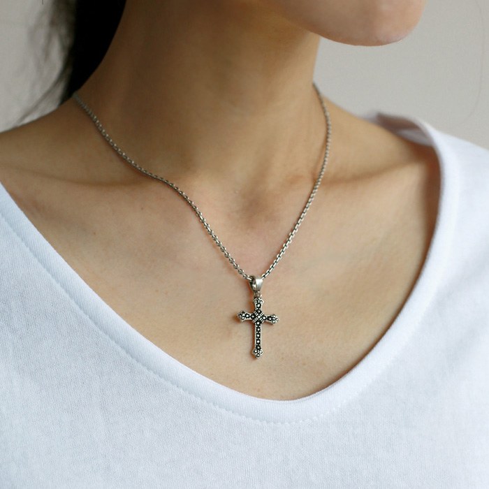 Woody Silver Cross Necklace