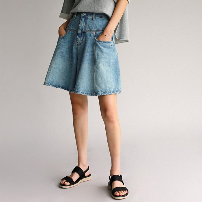 Flared denim half pants