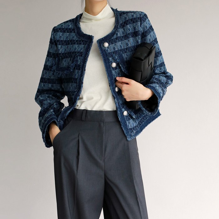 Round neck crop tweed jacket