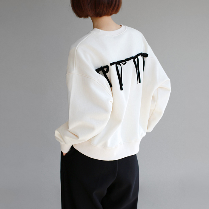 Back ribbon sweatshirt