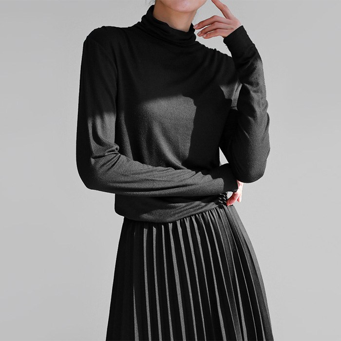 Shoulder Shirring Turtleneck