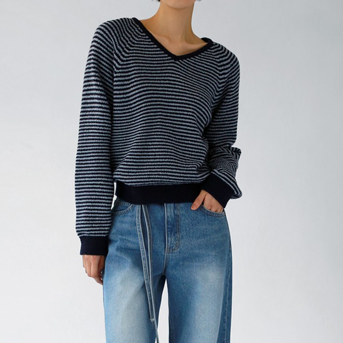 Carrie V-neck Knit Top