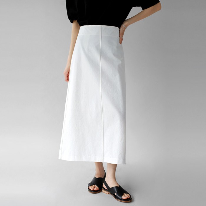 Front slit skirt