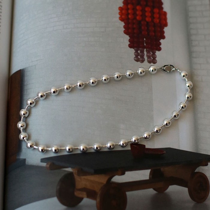 Rear necklace