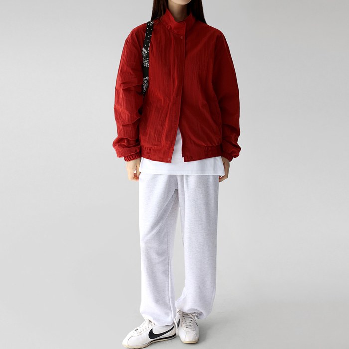 Mesh lined windbreaker