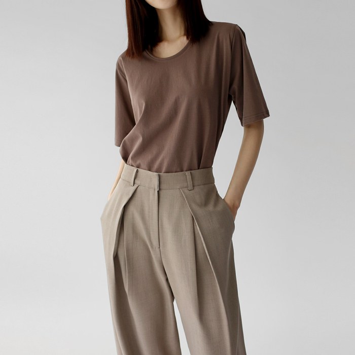 Low U-Neck Tee