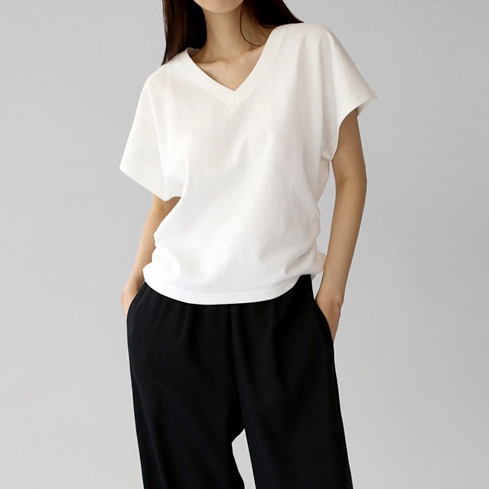 Side shirring v-neck tee