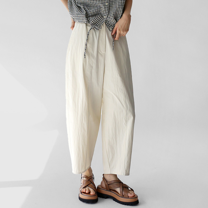 Cut-out banding pants