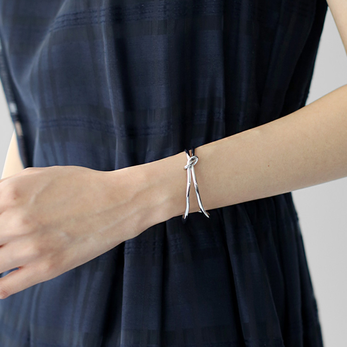 Ribbon bangle