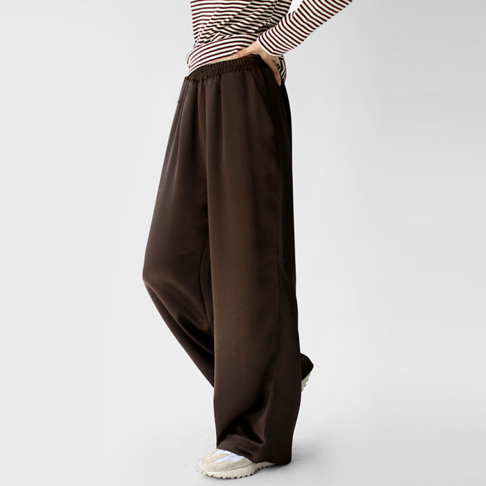 Creamy wide pants