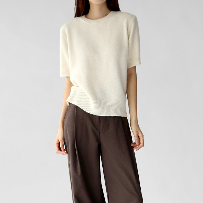 Raccoon half-sleeve knit top