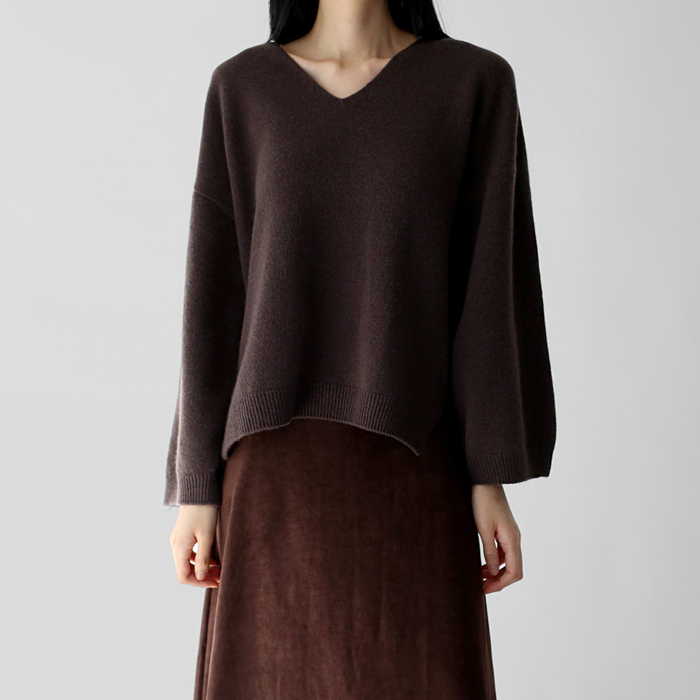 Lawrence V-neck wool knit top
