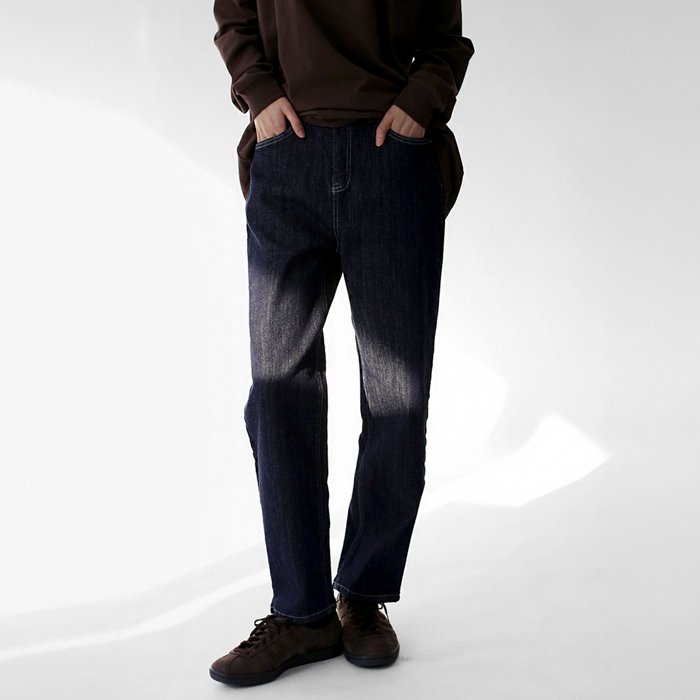 Tapered raw fleece denim