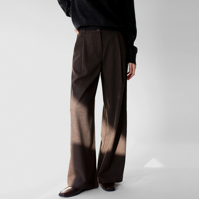 Low one-tuck slacks