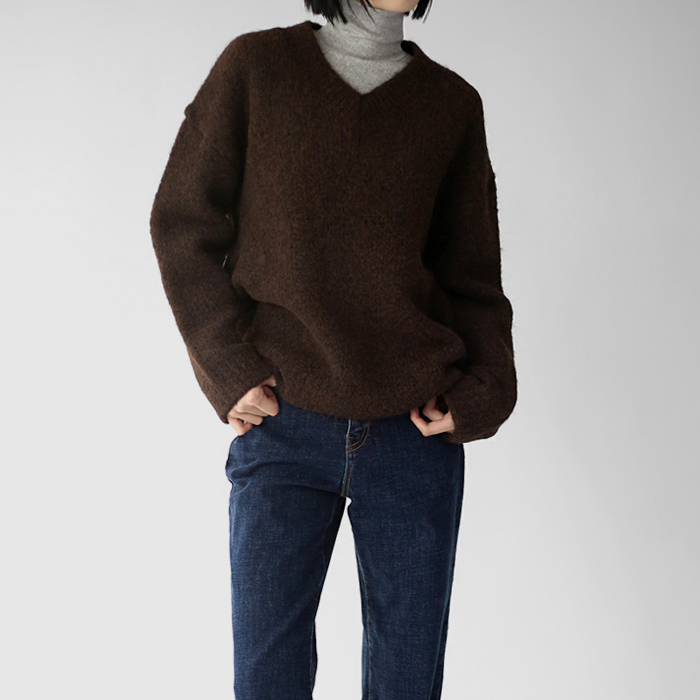 Week V-neck knit top