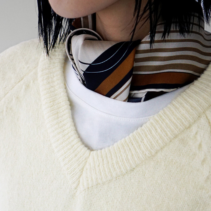 [7% off new arrivals - until 11am on the 28th] Colon Triangle Silk Scarf