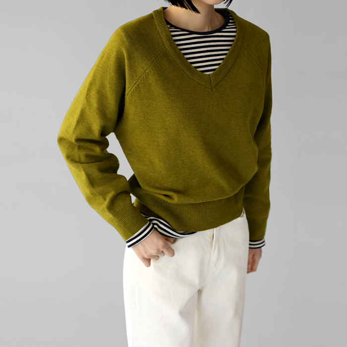 [7% off new arrivals - until 11am on the 14th] Box V-neck knit top
