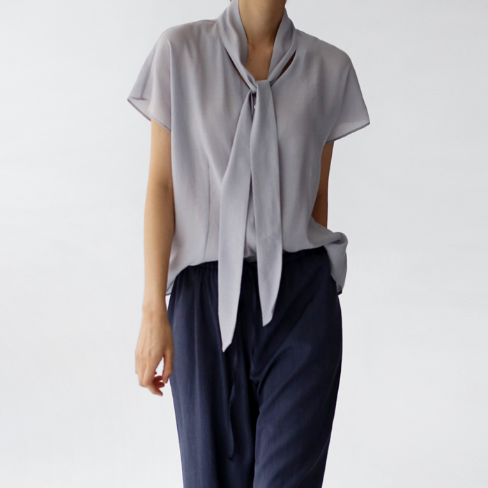 [New Arrivals 7% - Until 11 AM on the 5th] Labo Tie Blouse