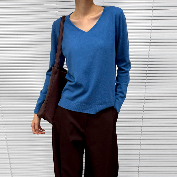 [New Arrivals 7% - Until 11 AM on the 4th] V-neck Viscose Knit Top