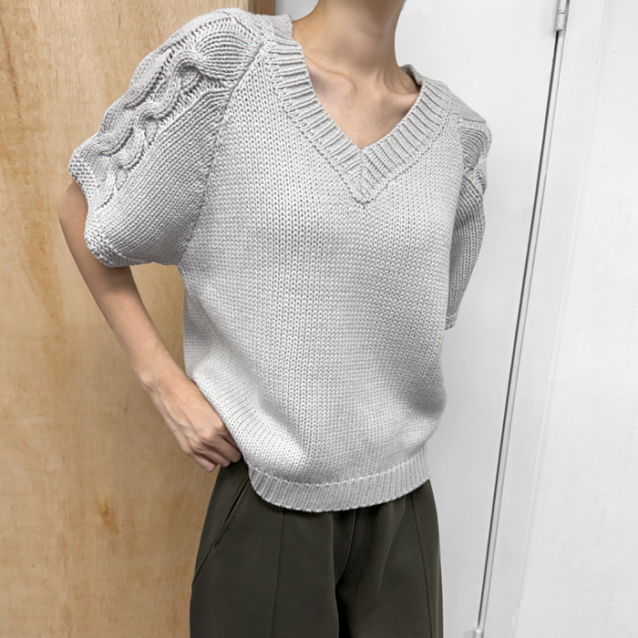[New Arrival 7% - Until 11 AM on the 9th] Cable Sleeve Knit Top