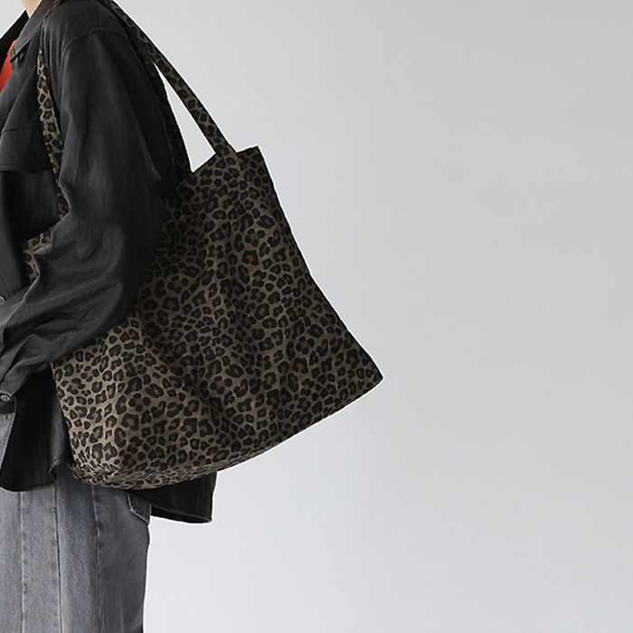 [New Arrivals 7% - Until 11 AM on the 23rd] Leopard Square Bag